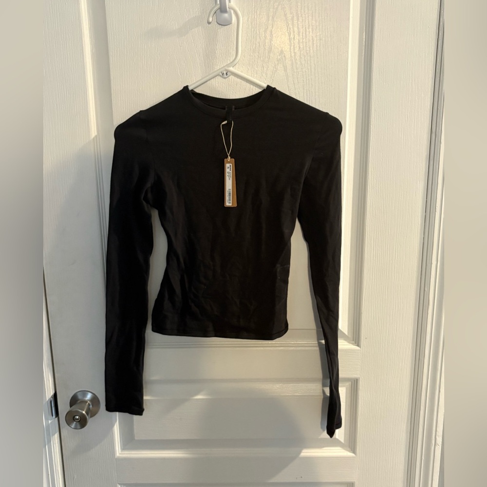 Skims Kim Kardashian Women’s Long Sleeve T-shirt XS New with Tags